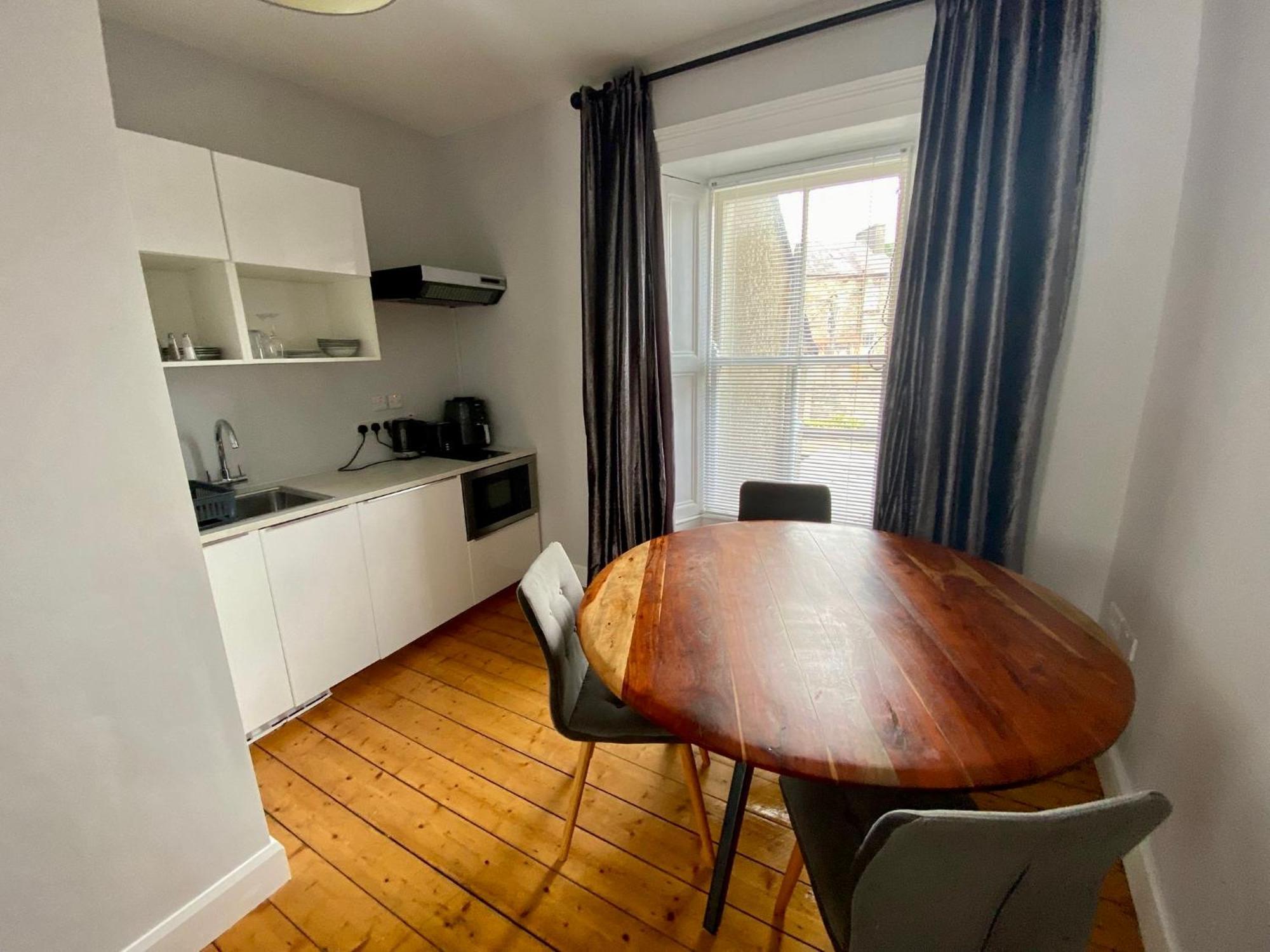 6 New Street Selfcatering 1 *